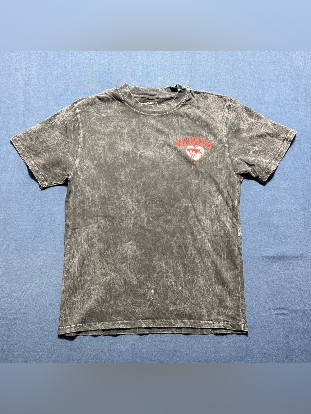 100% Cotton Size S NWOT Novamen Heart Breaker Graphic T-Shirt
